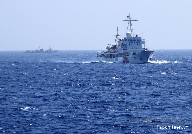 Tàu Hải cảnh của Trung Quốc tăng tốc, ngăn cản mỗi khi tàu thực thi pháp luật cảnh sát biển Việt Nam tiến về giàn khoan Hải Dương 981 đang hạ đặt trái phép trong vùng biển Việt Nam.