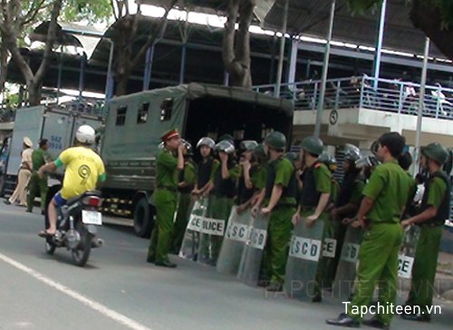 400 nguoi bi bat trong cuoc bieu tinh